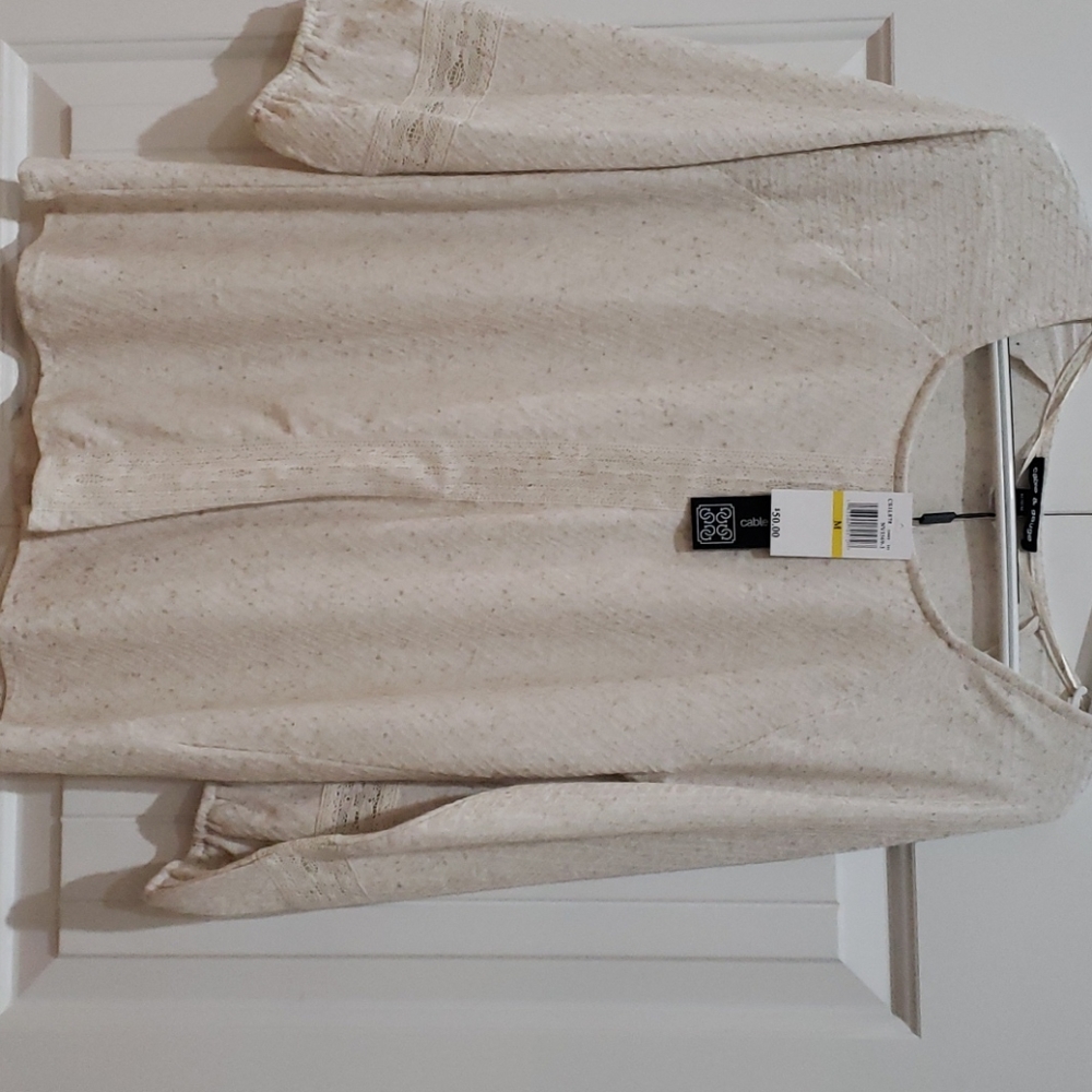 Super cute beige/cream top 😍